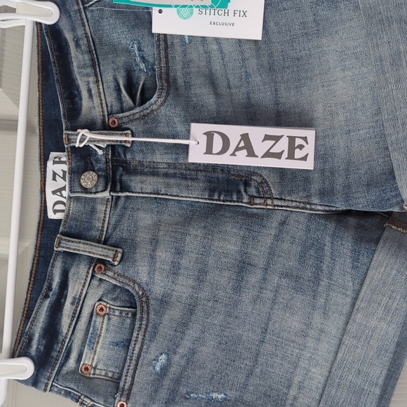 Daze Denim Dads Girl Cuffed Mom Short Eco- 6 - Picture 9 of 9